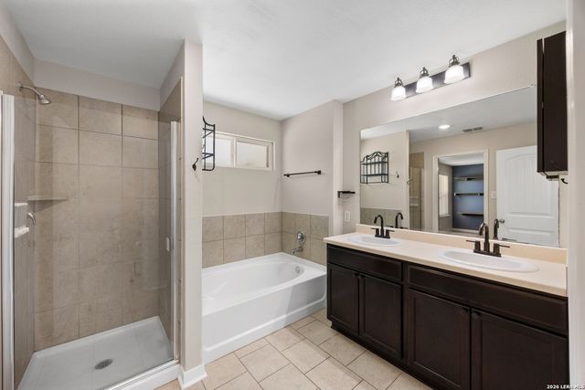 10903 Roaming Holw, San Antonio, TX 78254