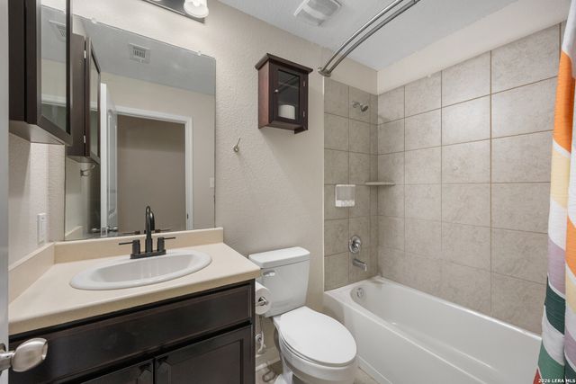 10903 Roaming Holw, San Antonio, TX 78254