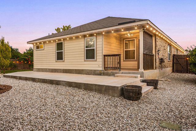 10903 Roaming Holw, San Antonio, TX 78254