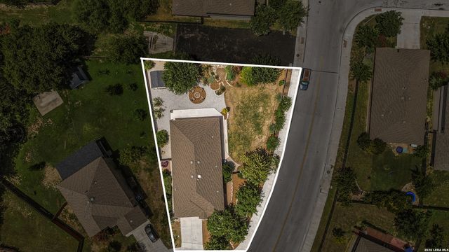 10903 Roaming Holw, San Antonio, TX 78254