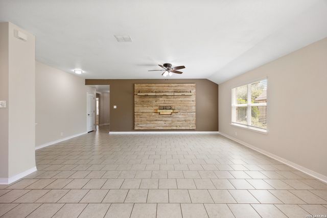 10903 Roaming Holw, San Antonio, TX 78254