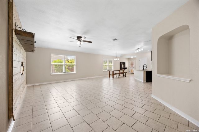 10903 Roaming Holw, San Antonio, TX 78254