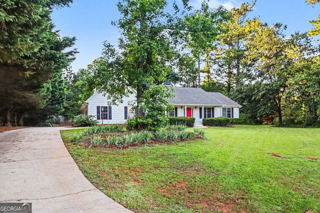 84 Hidden Lakes Court, Newnan, GA 30263