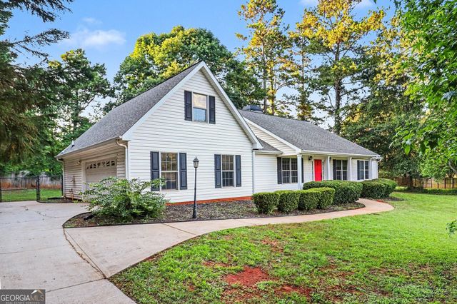 84 Hidden Lakes Court, Newnan, GA 30263