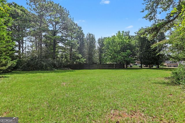 84 Hidden Lakes Court, Newnan, GA 30263