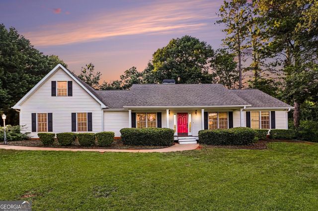 84 Hidden Lakes Court, Newnan, GA 30263