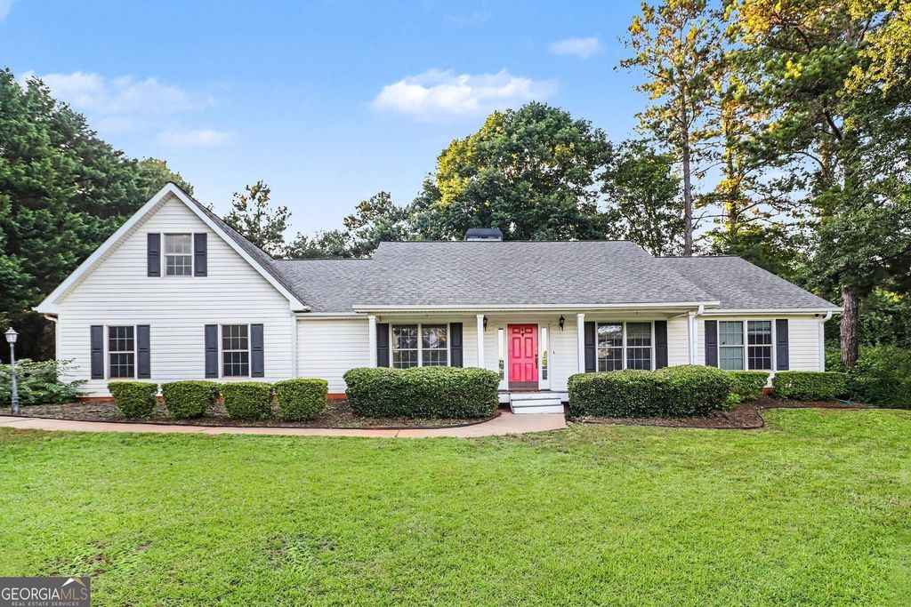 84 Hidden Lakes Court, Newnan, GA 30263