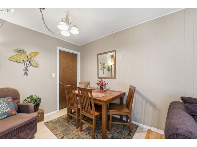 121 W C St, Springfield, OR 97477