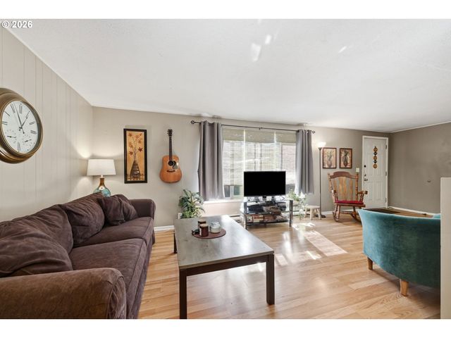 121 W C St, Springfield, OR 97477