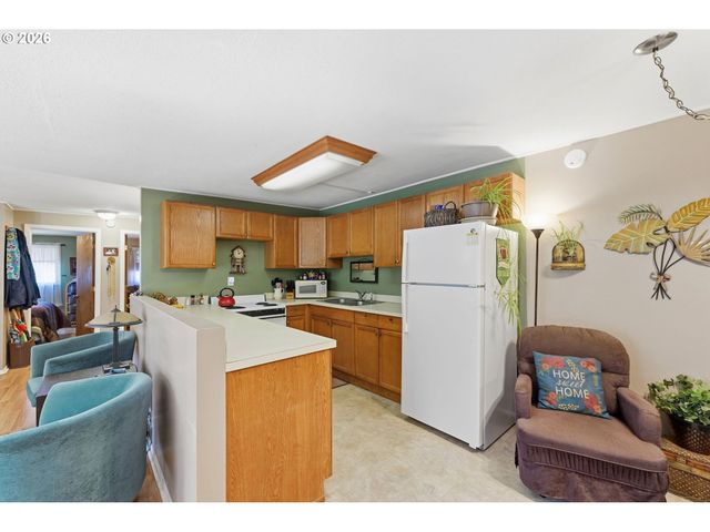 121 W C St, Springfield, OR 97477