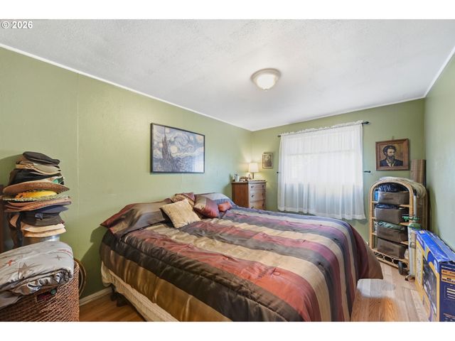 121 W C St, Springfield, OR 97477