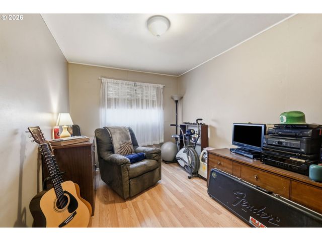 121 W C St, Springfield, OR 97477