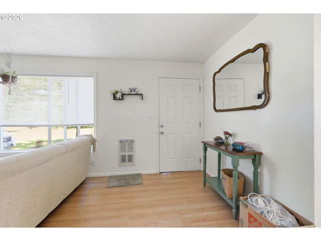 121 W C St, Springfield, OR 97477