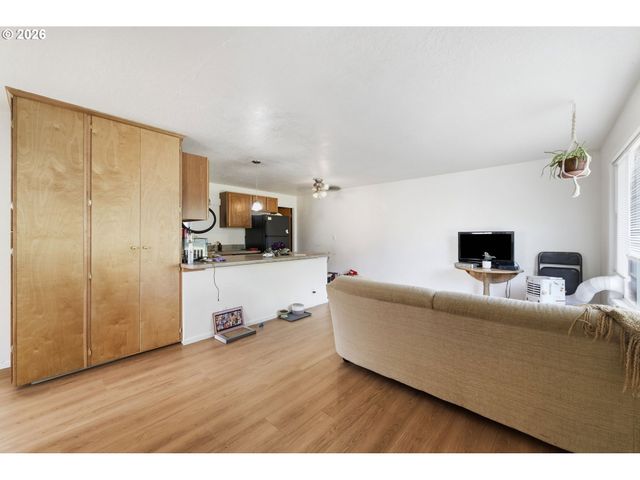 121 W C St, Springfield, OR 97477