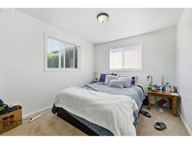 121 W C St, Springfield, OR 97477