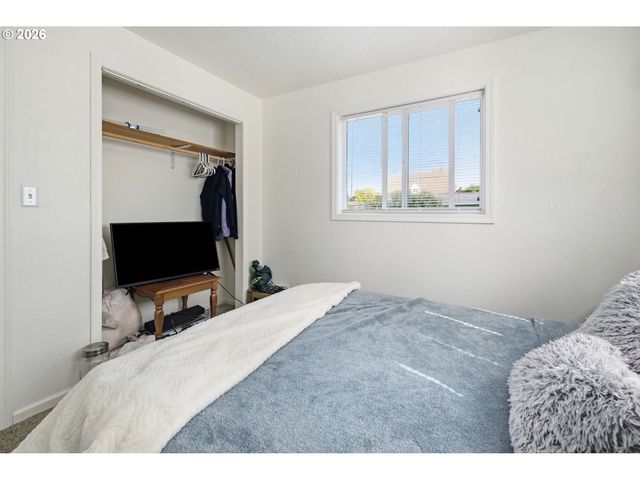 121 W C St, Springfield, OR 97477
