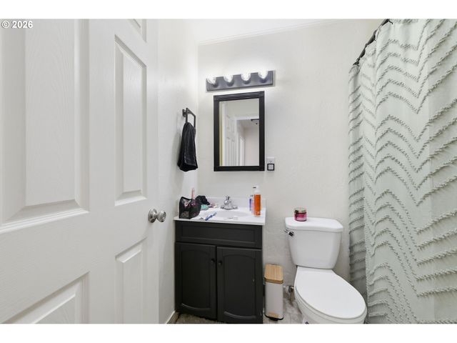 121 W C St, Springfield, OR 97477