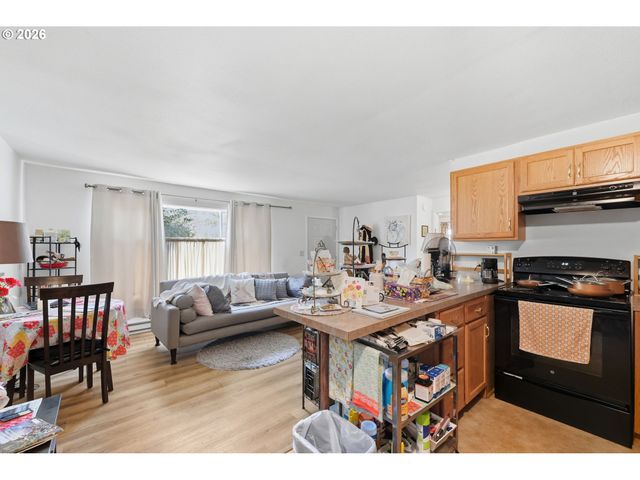 121 W C St, Springfield, OR 97477