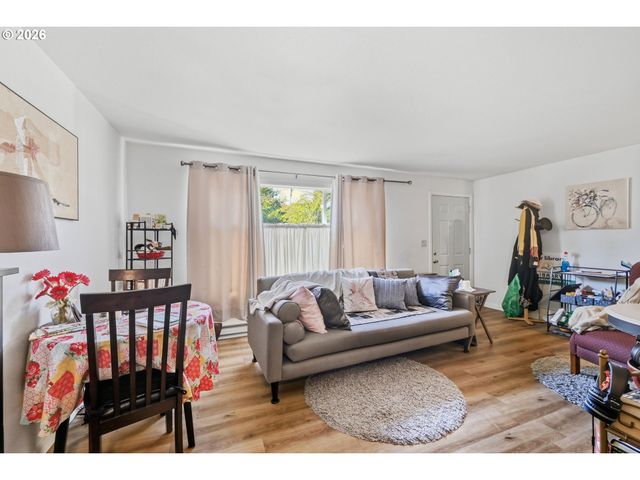 121 W C St, Springfield, OR 97477