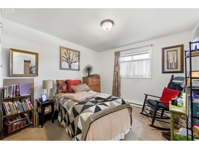 121 W C St, Springfield, OR 97477