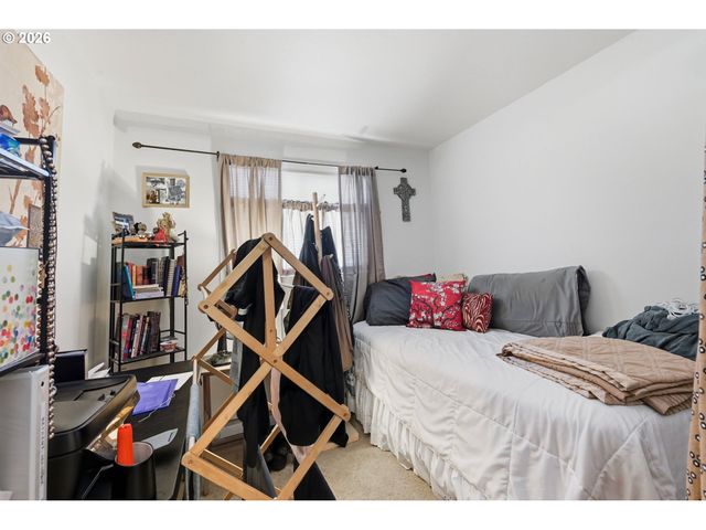 121 W C St, Springfield, OR 97477