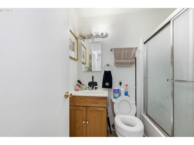121 W C St, Springfield, OR 97477