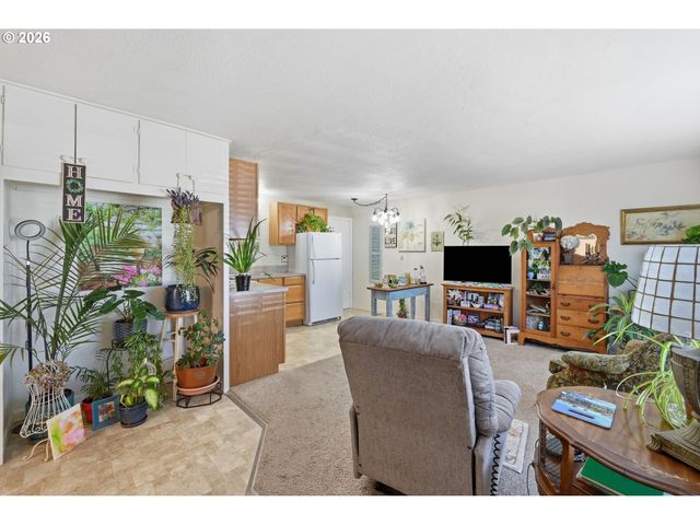 121 W C St, Springfield, OR 97477