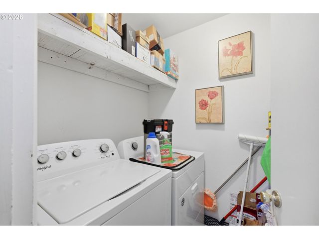 121 W C St, Springfield, OR 97477