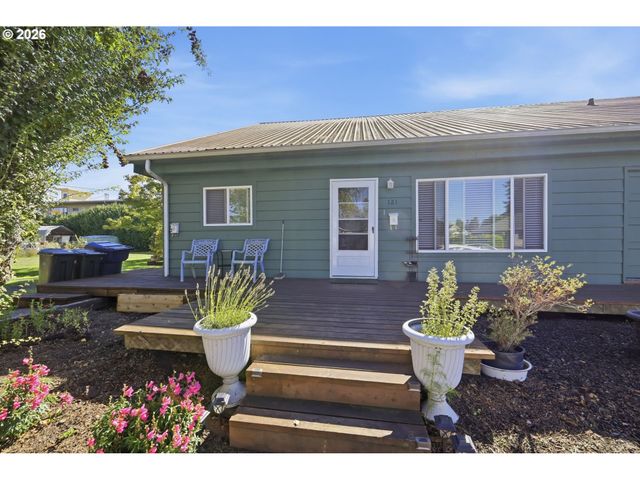 121 W C St, Springfield, OR 97477