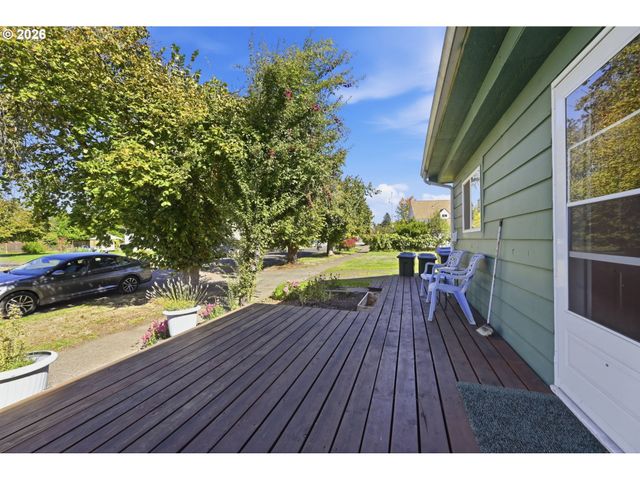 121 W C St, Springfield, OR 97477