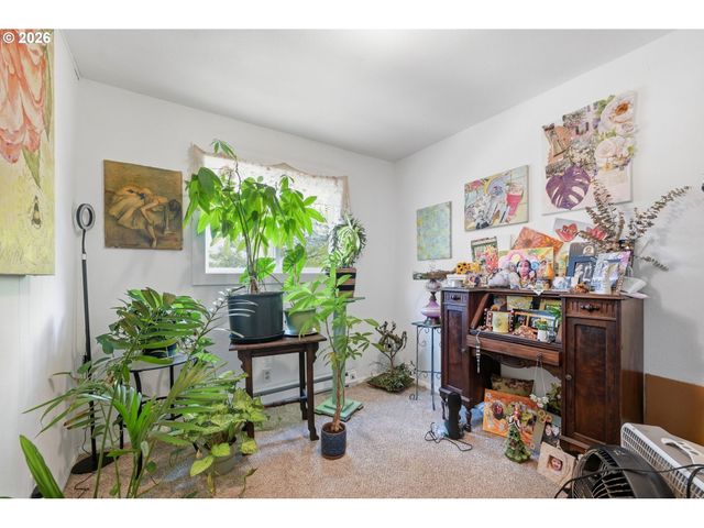 121 W C St, Springfield, OR 97477