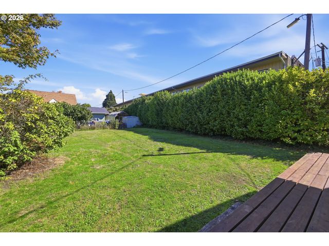 121 W C St, Springfield, OR 97477