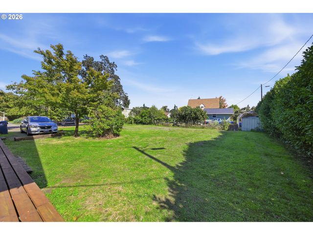 121 W C St, Springfield, OR 97477
