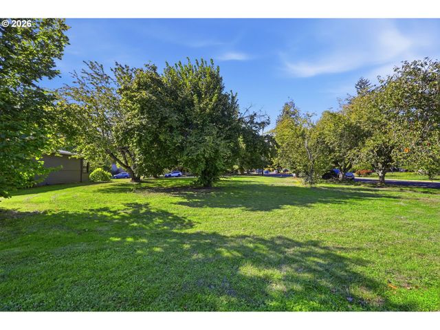 121 W C St, Springfield, OR 97477