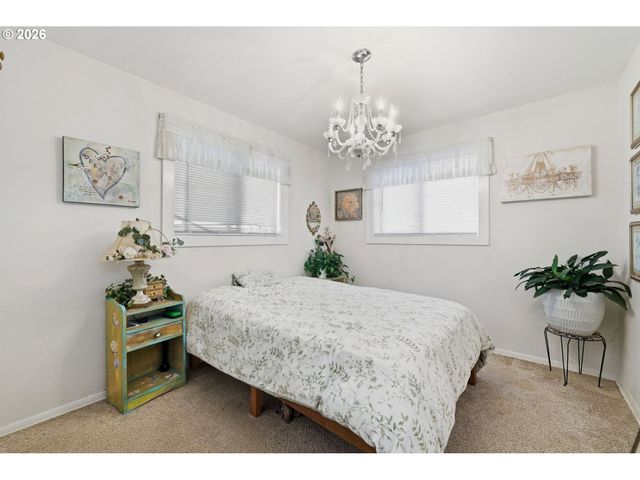 121 W C St, Springfield, OR 97477