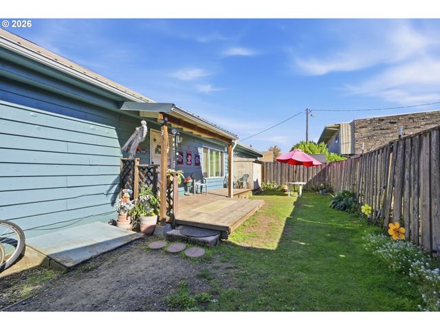 121 W C St, Springfield, OR 97477