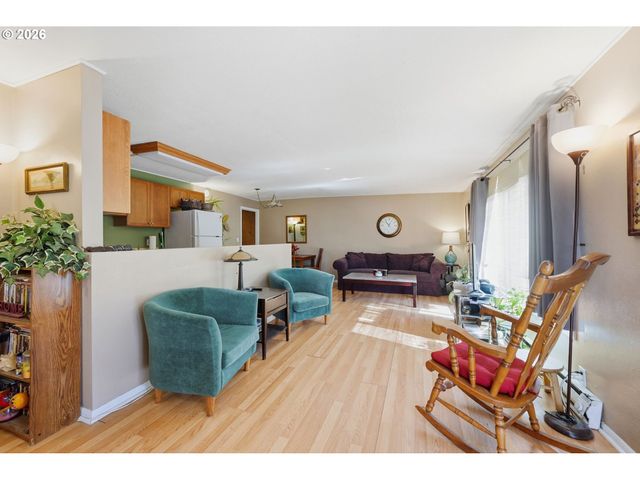 121 W C St, Springfield, OR 97477