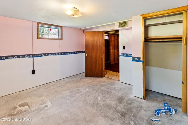 4902 Kay Ave, Jeffersontown, KY 40299