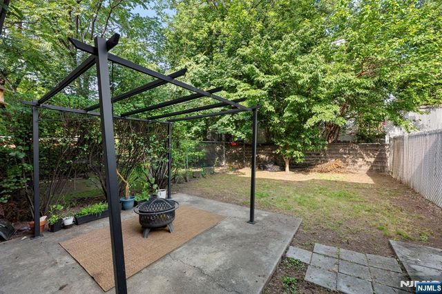 606 18th Street, Newark, NJ 07103