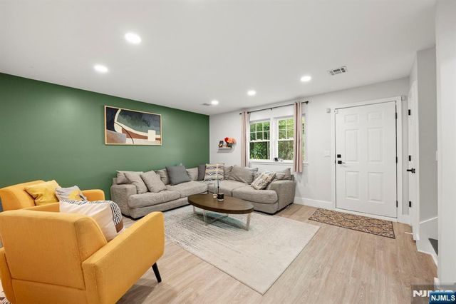 606 18th Street, Newark, NJ 07103