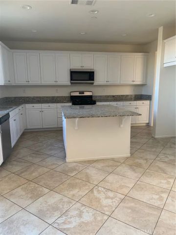 15038 Paseo Verde Place Row, Victorville, CA 92394