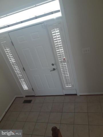 3320 ANNE DE BOURGH DR, Triangle, VA 22172