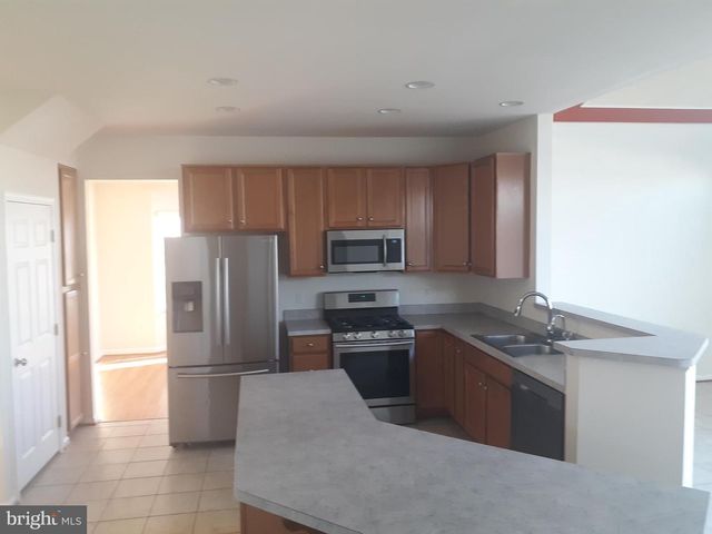 3320 ANNE DE BOURGH DR, Triangle, VA 22172