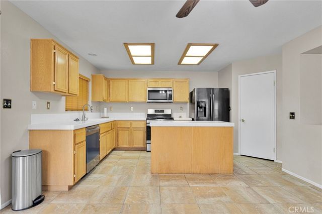 11979 Luna Road, Victorville, CA 92392