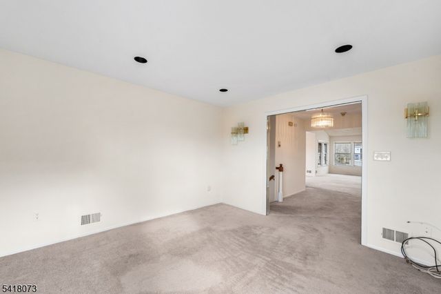 11 Rothwell Dr, Monroe Twp., NJ 08831