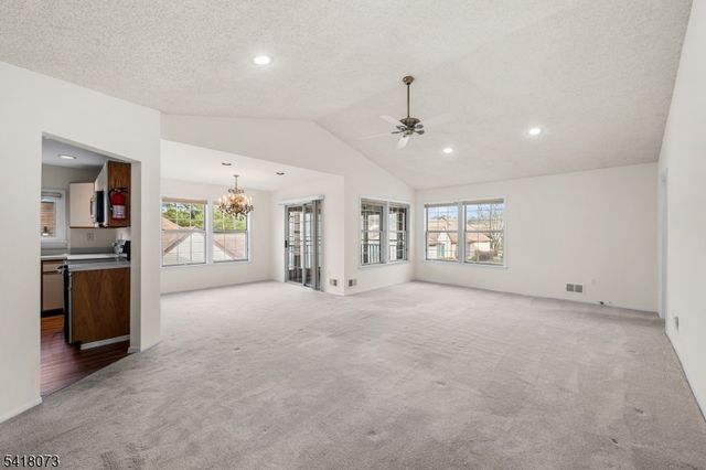 11 Rothwell Dr, Monroe Twp., NJ 08831