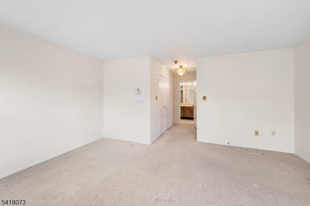 11 Rothwell Dr, Monroe Twp., NJ 08831