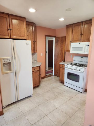 22966 California Street, Saint Clair Shores, MI 48080