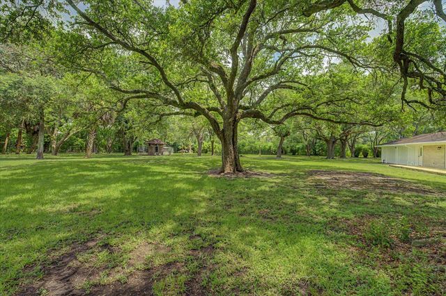 6907 Fm-2403, Alvin, TX 77511