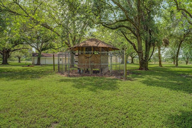6907 Fm-2403, Alvin, TX 77511